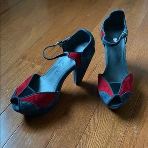 Penny Loves Kenny Platform Suede Heels 7